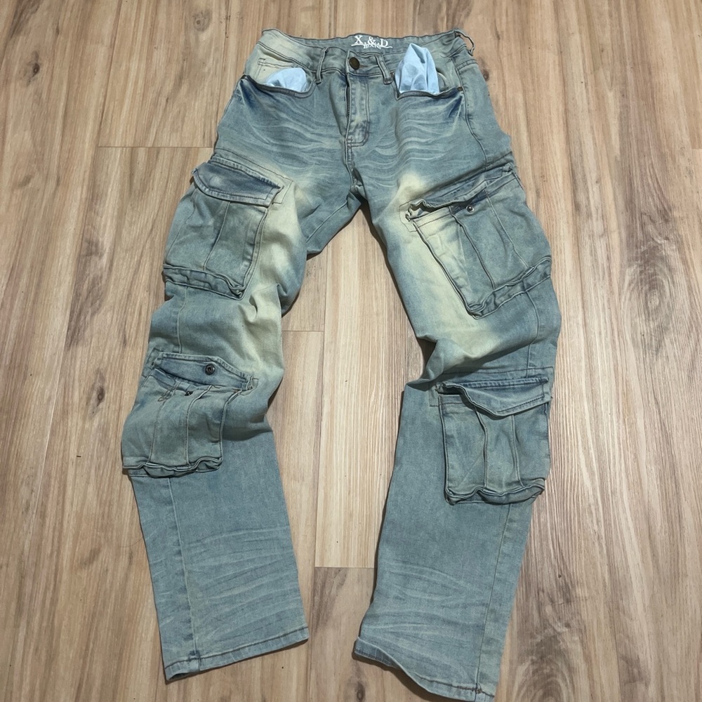 Stylish Cargo Jeans with Multiple Pockets